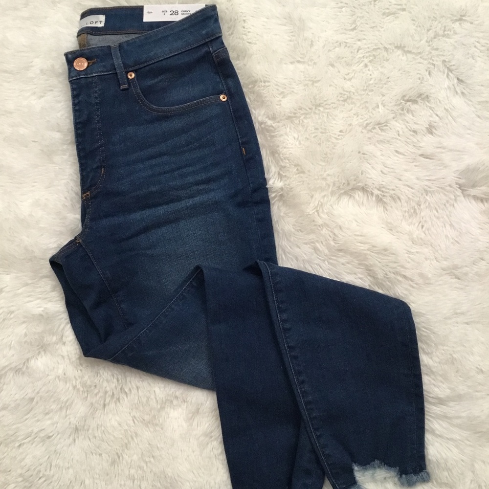 LOFT Curvy Fit Chewed Hem Skinny Crop Jeans